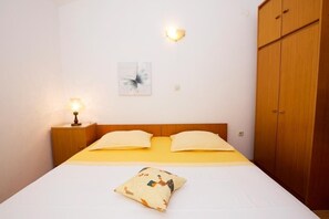 1 bedroom, free WiFi, bed sheets