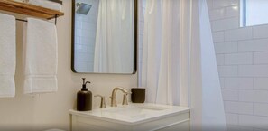 Estudi (1 Bedroom) | Bany | Tovalloles 