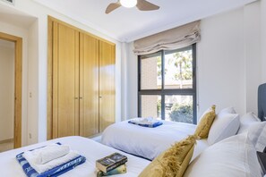 2 slaapkamers, een strijkplank/strijkijzer, gratis wifi, beddengoed