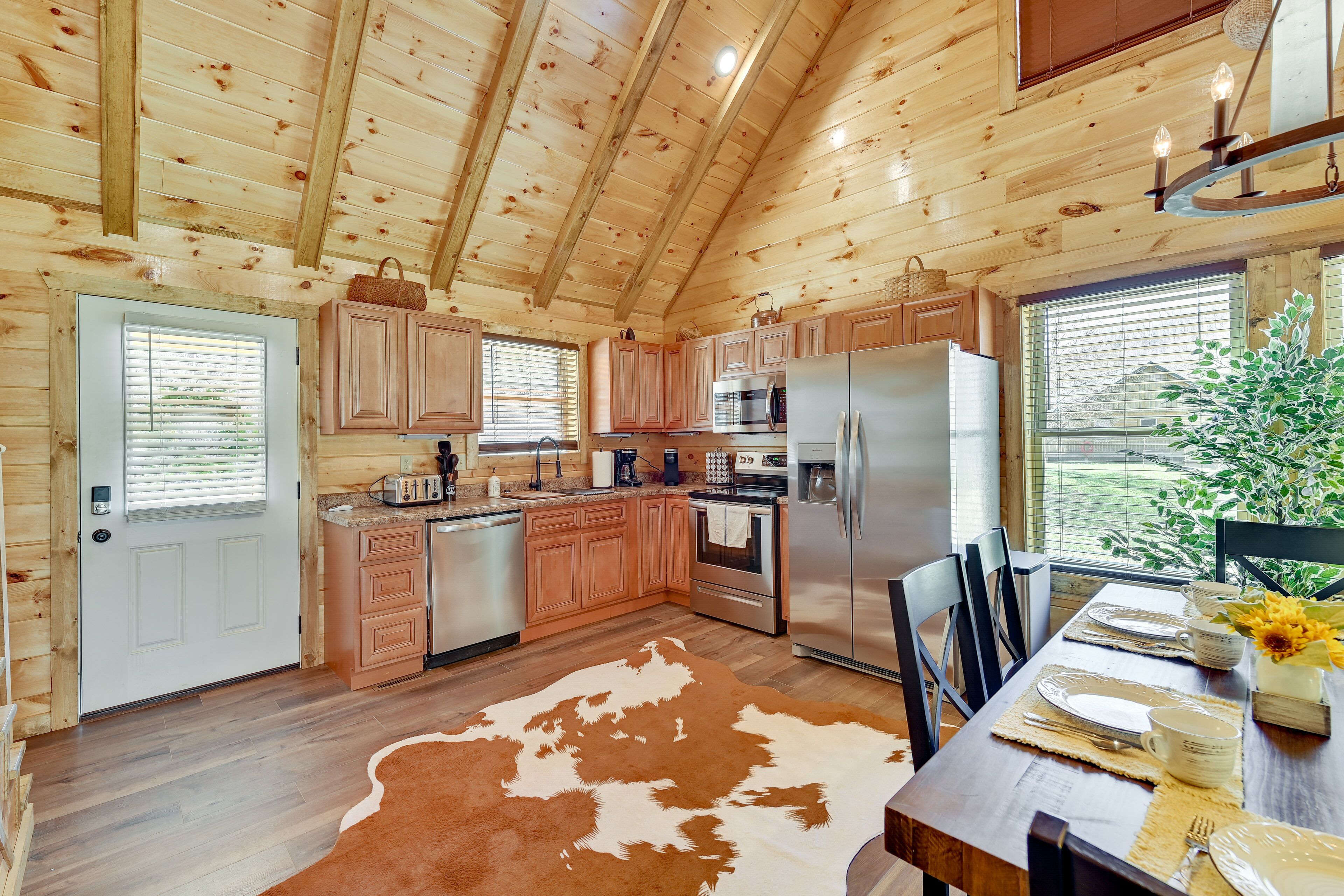 Riverside Beattyville Cabin w/ Kayaks & Fire Pit!