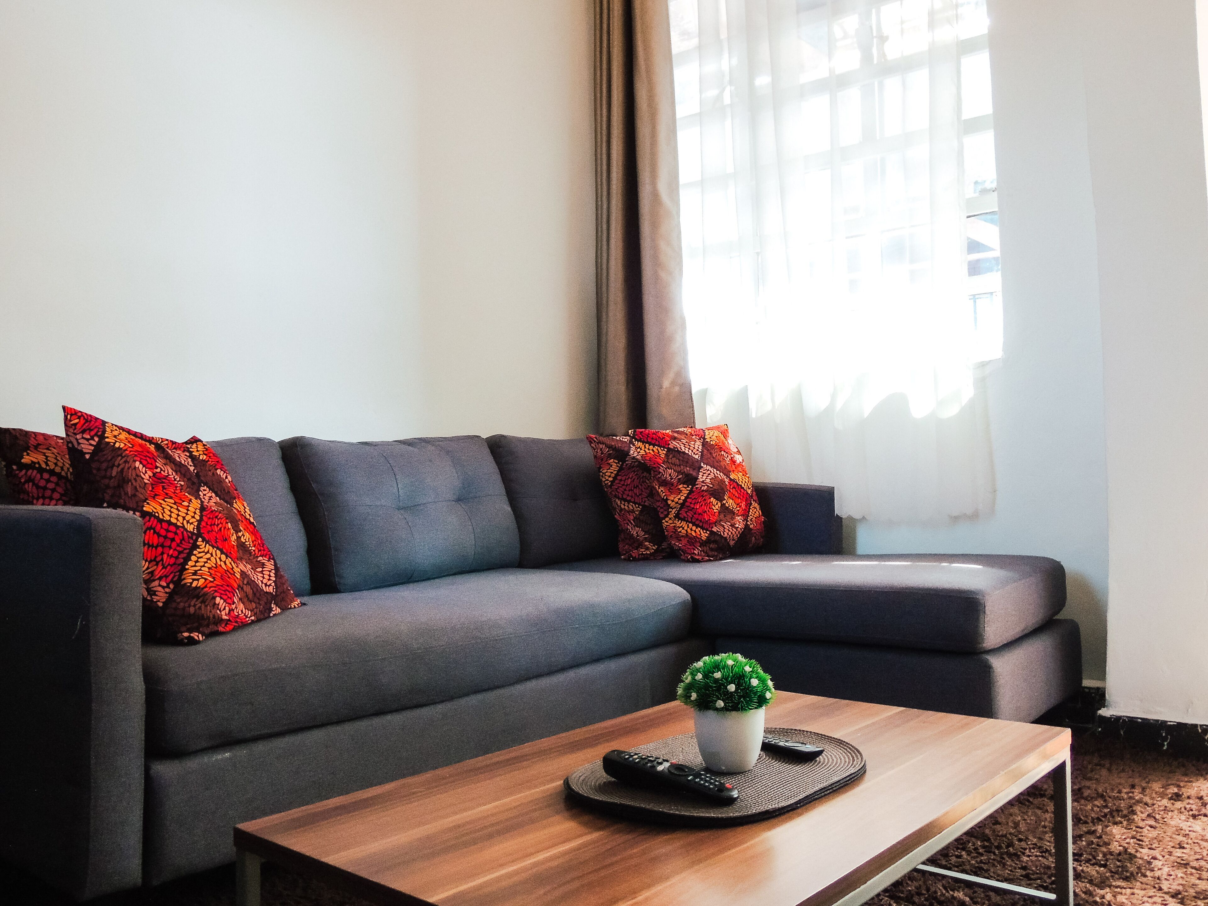 Smart TV, books, stereo