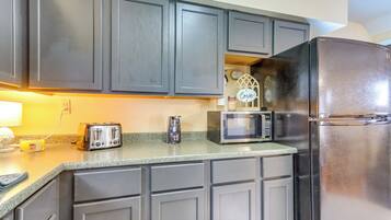 Fridge, microwave, stovetop, coffee/tea maker