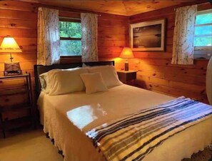 4 bedrooms, iron/ironing board, free WiFi, bed sheets - Hilltop Cottage (Argyle)