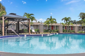 Outdoor pool at Travelodge by Wyndham Kissimmee/Orlando