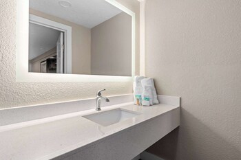 Hair dryer, towels at Travelodge by Wyndham Kissimmee/Orlando