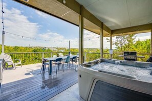 Outdoor dining - Private Heated Pool, Hot Tub, amazing views & decks (Dripping Springs)