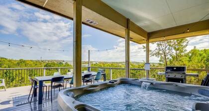 Private Heated Pool, Hot Tub, amazing views & decks