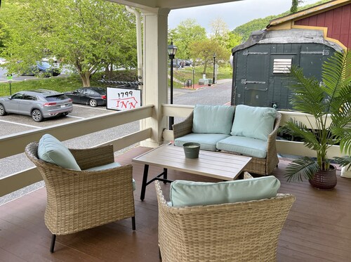 Best location! Baltimore Suite @ historic 1799 Inn