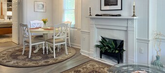 Best location! The Ohio Suite @ historic 1799 Inn