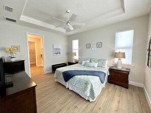 3 bedrooms, iron/ironing board, WiFi, bed sheets - * Your Florida getaway starts right here! * (Rotonda West)