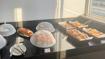 Free daily buffet breakfast