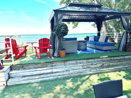 Lovely & cozy cottage beach house with private access beach with hot tub 