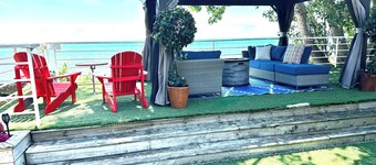 Lovely & cozy cottage beach house with private access beach with hot tub 