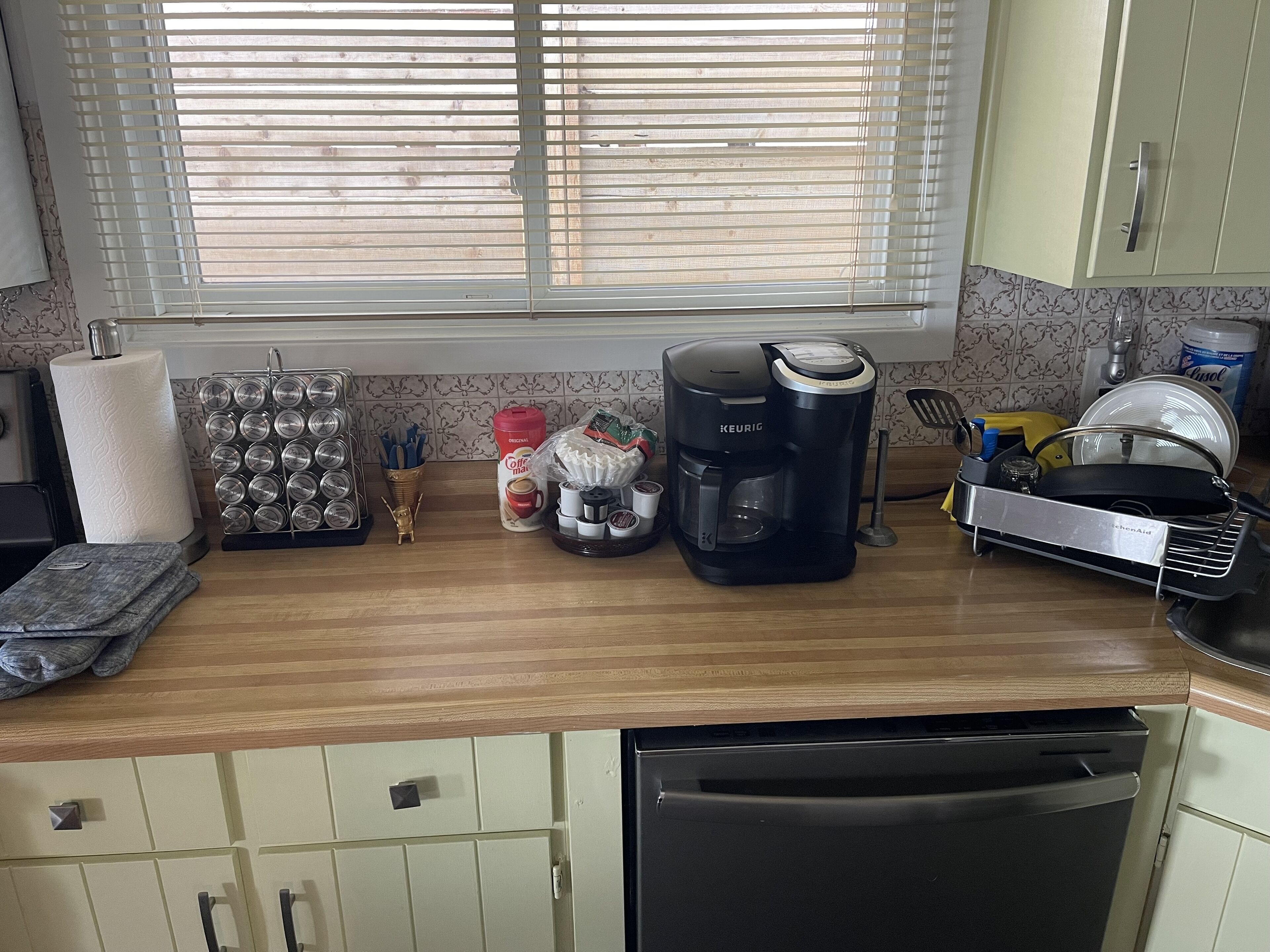 Lovely & cozy cottage beach house with private access beach!