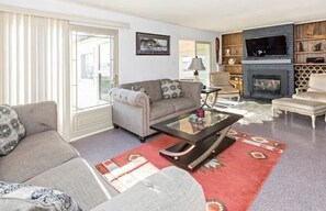Smart TV, fireplace