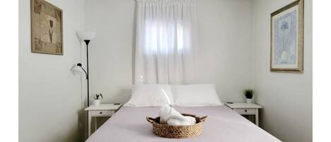 2 bedrooms, iron/ironing board, travel cot, free WiFi