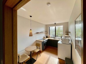 Superior Apartment | Private kitchen | Fridge, oven, stovetop, electric kettle - Matkráin Apartments (Hveragerdi)