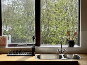 Superior Apartment | Private kitchen | Fridge, oven, stovetop, electric kettle - Matkráin Apartments (Hveragerdi)