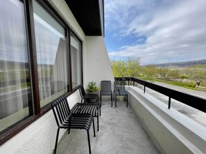 Superior Apartment | Balcony - Matkráin Apartments (Hveragerdi)