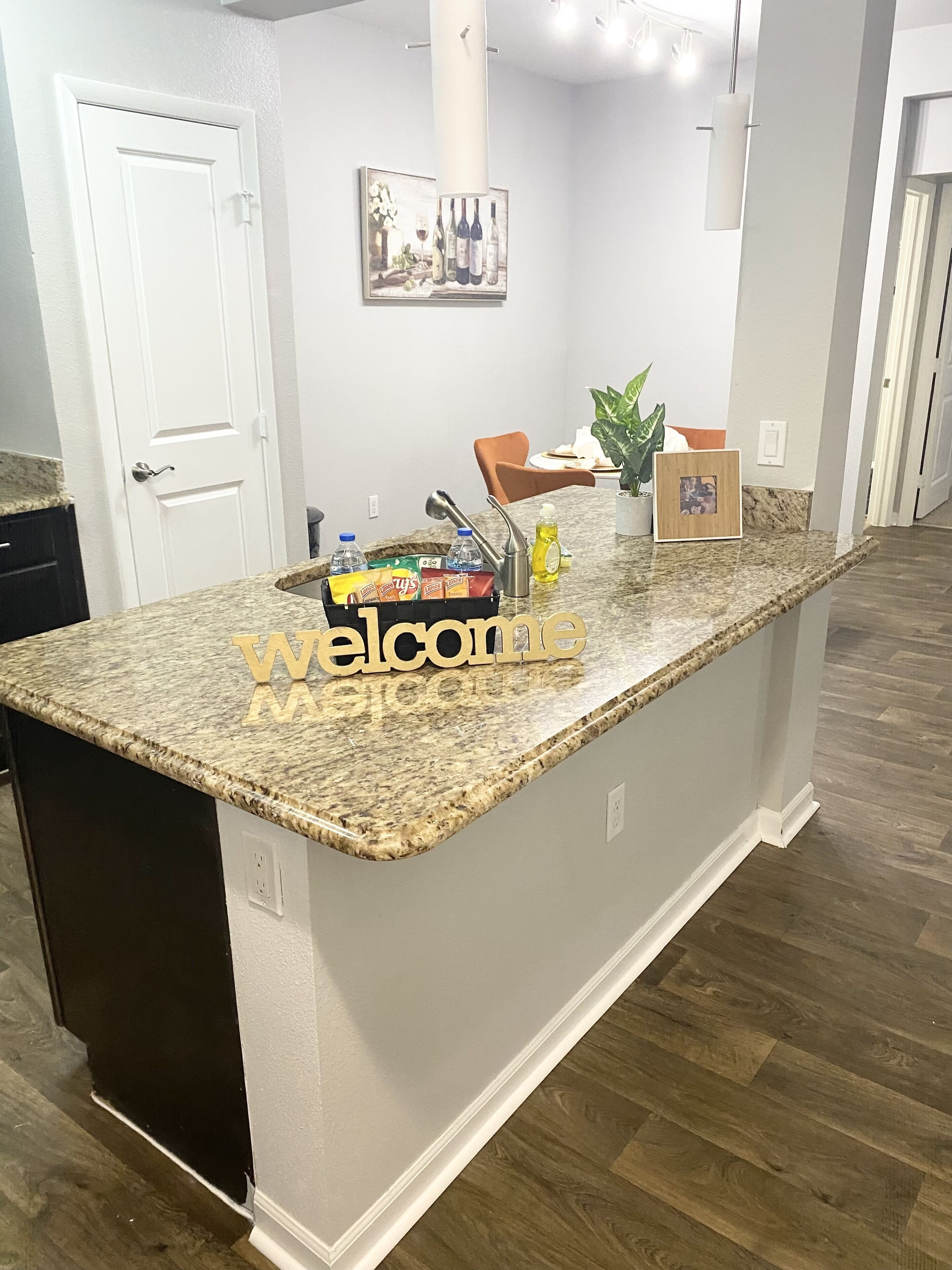 2BR Orlando Oasis: Balcony, Cozy, Great Amenities!