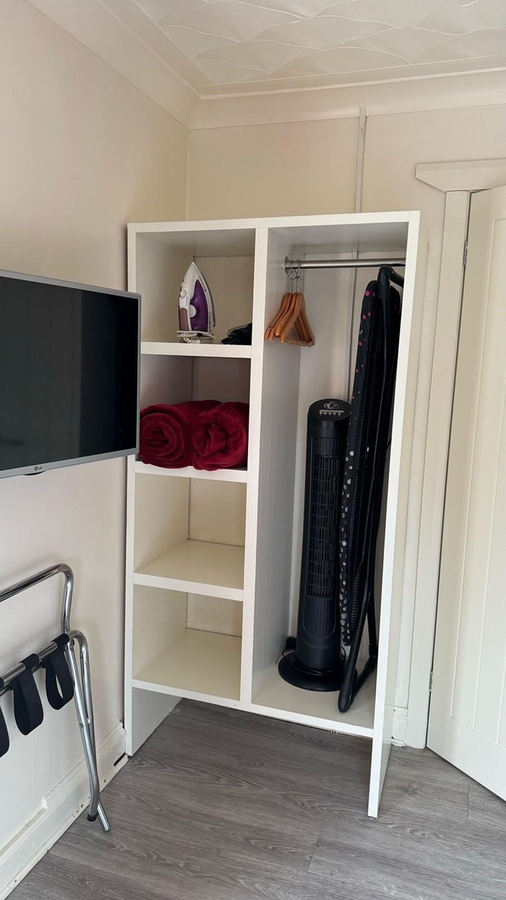 Family Triple Room | Desk, iron/ironing board, free WiFi