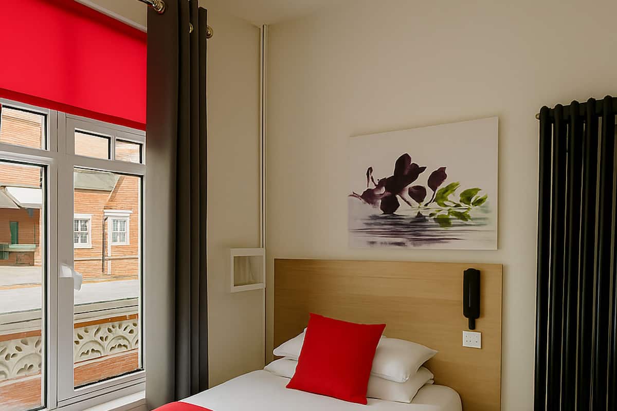 Standard-Dreibettzimmer | Schreibtisch, Bügeleisen/Bügelbrett, kostenloses WLAN