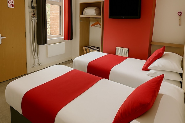 Standard-Dreibettzimmer | Schreibtisch, Bügeleisen/Bügelbrett, kostenloses WLAN