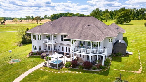 Lake Front Resort Home, La Vita Bella at Lake Anna