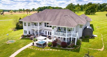 Lake Front Resort Home, La Vita Bella at Lake Anna