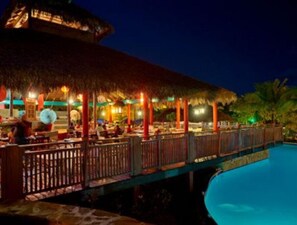 تناول الطعام بالخارج