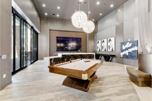 Games room - Luxury Apartment, Old Town Scottsdale (Scottsdale)