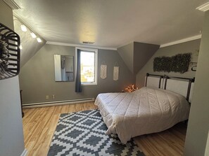 3 bedrooms, desk, iron/ironing board, free WiFi