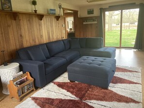 Smart TV, fireplace, DVD player, table tennis