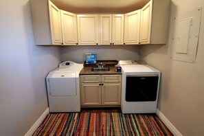 Interior - Cozy Family Home with Hot Tub and Pet Friendly (Cheyenne)