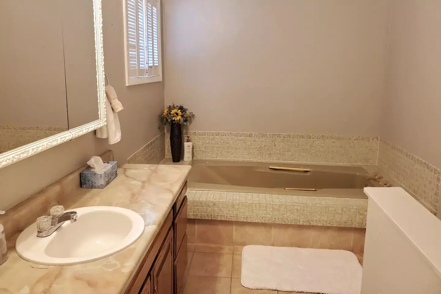 Cozy Family Home with Hot Tub and Pet Friendly