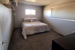 5 Schlafzimmer, Bügeleisen/Bügelbrett, Bettwäsche