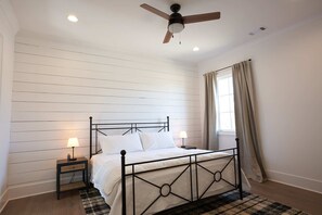 5 habitaciones, tabla de planchar con plancha, cuna de viaje y wifi 