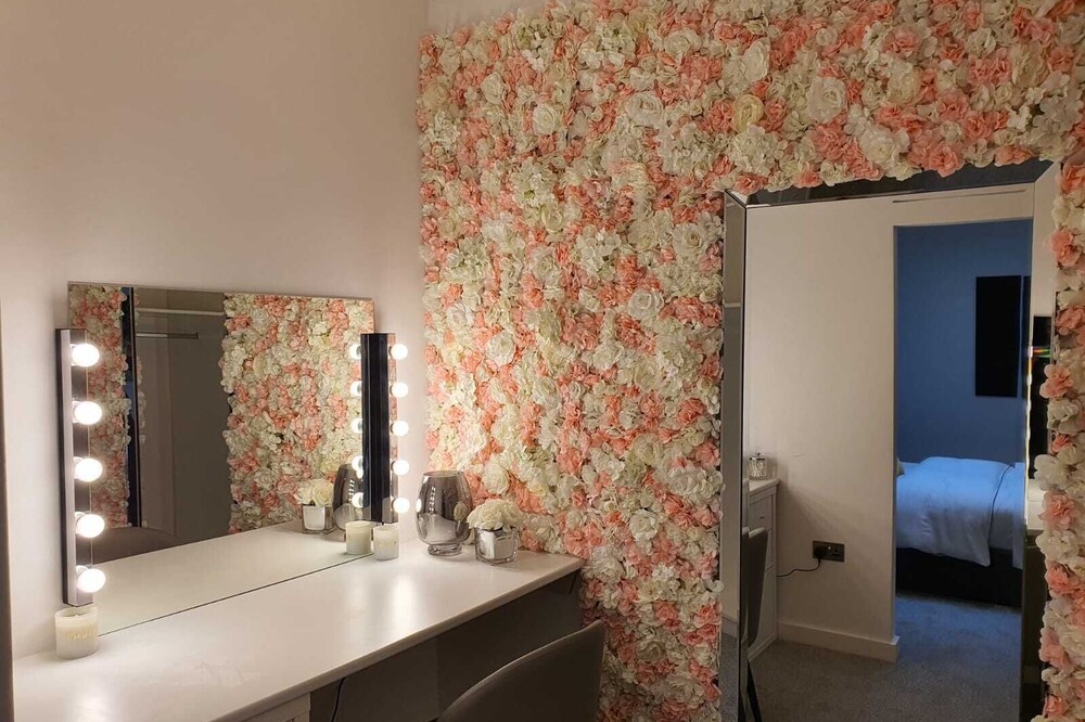 Stunning Apartment Minutes from Birmingham City and Jewellery Quarter