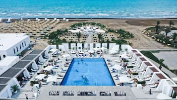 Indoor pool, 4 outdoor pools