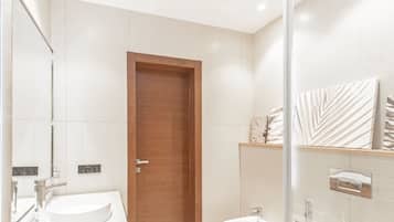 Gratis toiletartikler, hårtørrer, badekåber, hjemmesko