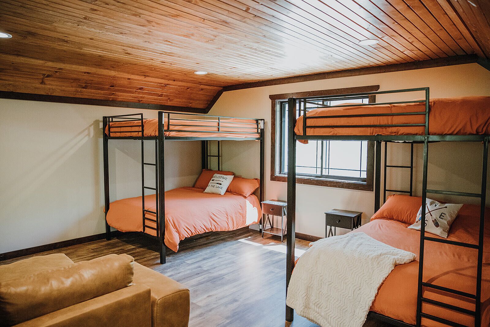 Friend and Family Lake house - Sleeps 16+