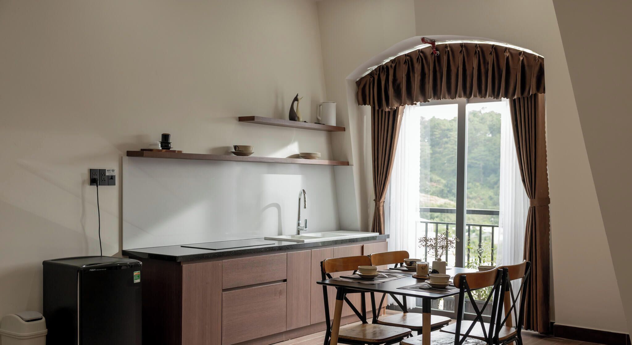 Luxury Condo | Private kitchen | Mini-fridge, paper towels