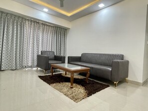 Premium bedding, free WiFi, bed sheets - StayBird Silver Oak An Apartment Hotel (Pune)