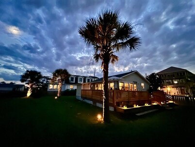 On the Waterway- Waterfront - Kayaks - Paddle Boards- Fenced Yard - Dog Friendly