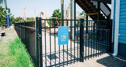 The Hideaway B- Beach - Dog Friendly - Playground - Bikes - Fenced in Yard