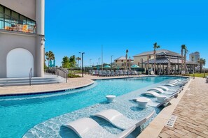 Una piscina techada, una piscina climatizada