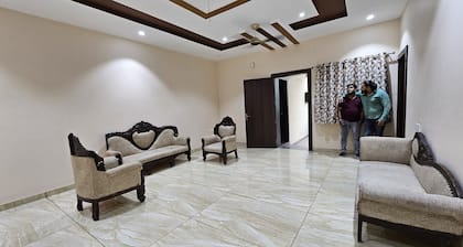 Best location to stay 10 minutes from Mahakaleshwar temple