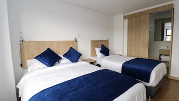 Habitación doble superior | Ropa de cama de alta calidad, caja fuerte, escritorio