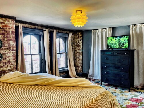 WALK to Acrisure in 10 MINS! Free Private Park ~ BOOK NOW for NFL DRAFT ★★★★★