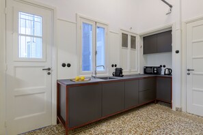 Kühlschrank, Mikrowelle, Geschirrspüler